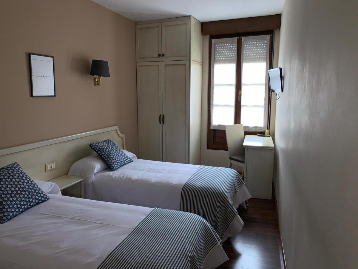 Hotel Los Robles Кангас-де-Онис Экстерьер фото