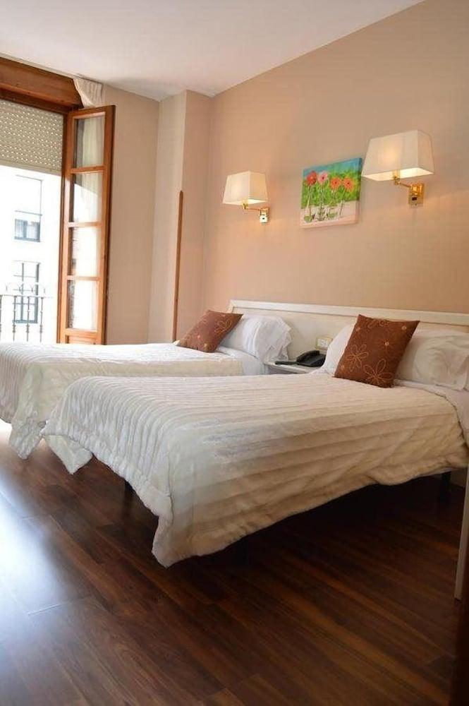 Hotel Los Robles Кангас-де-Онис Экстерьер фото