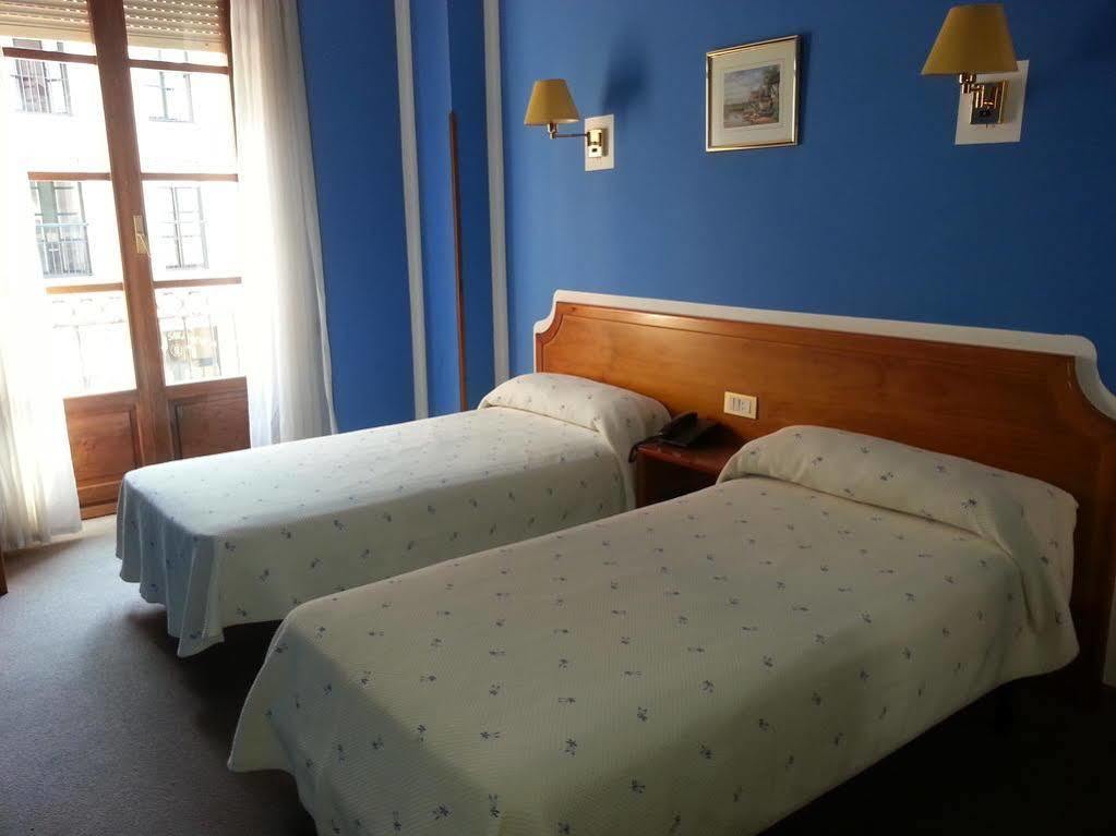 Hotel Los Robles Кангас-де-Онис Экстерьер фото